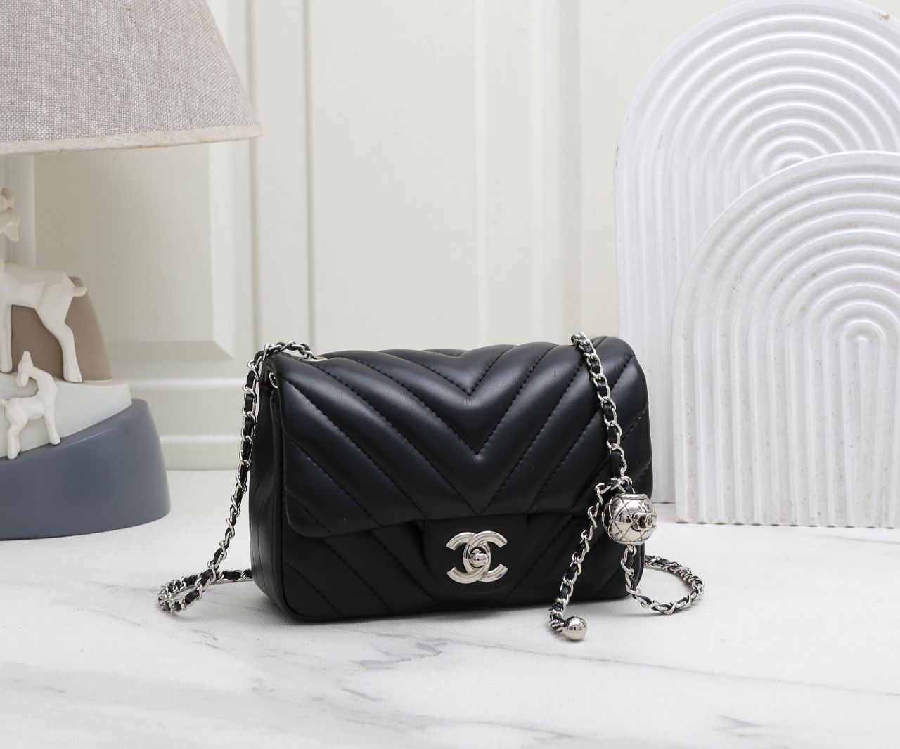 Chanel Hand Bag Mini Square Classic Black 19.5cm حقيبة هاند باج ميني سكوير كلاسيك أسود