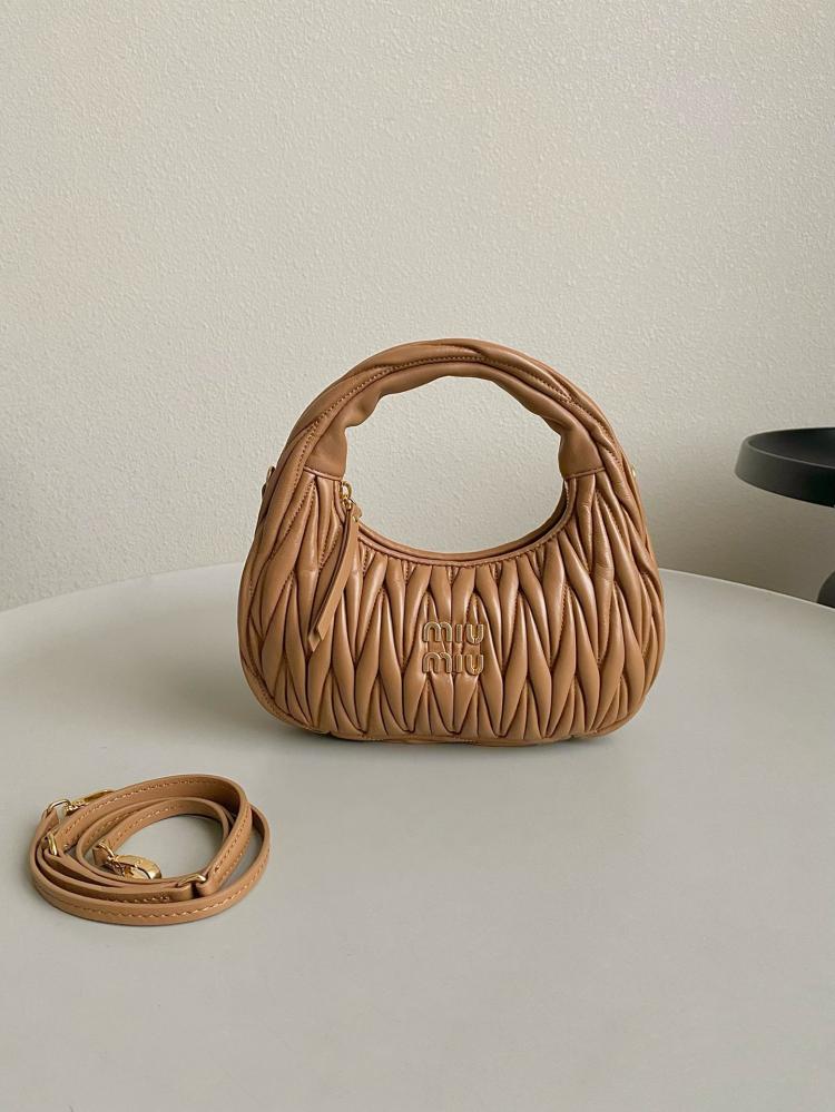 Miu Miu hand bag Wander Brown 20 cm حقيية ميو ميو هاند باج واندر بني