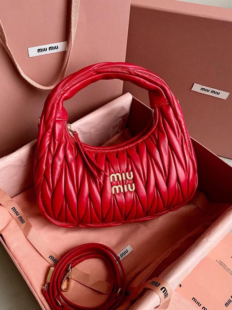 Miu Miu hand bag Wander Red 20 cm حقيية ميو ميو هاند باج واندر احمر