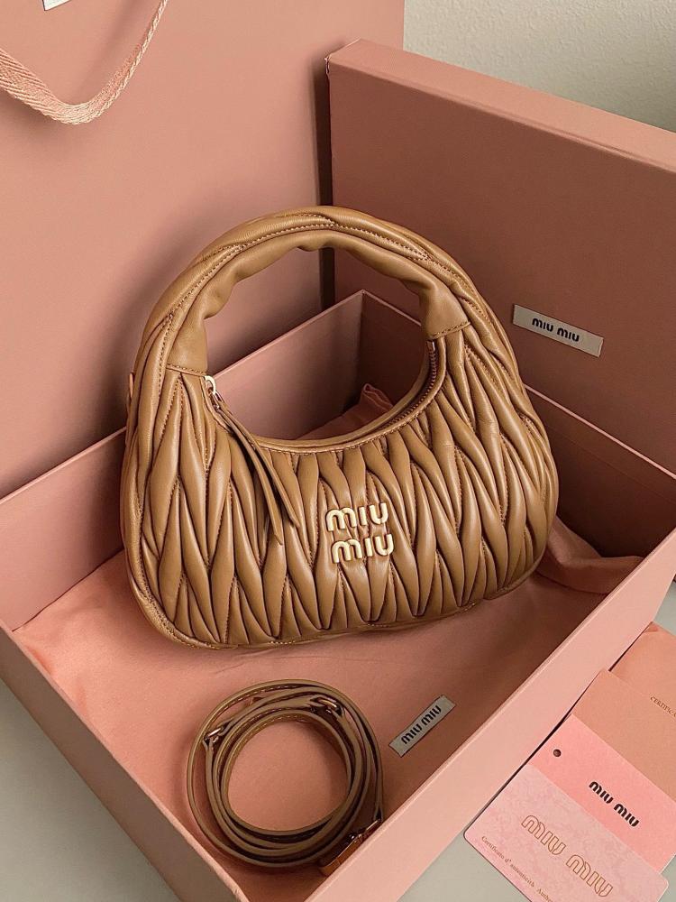 Miu Miu hand bag Wander Brown 20 cm حقيية ميو ميو هاند باج واندر بني