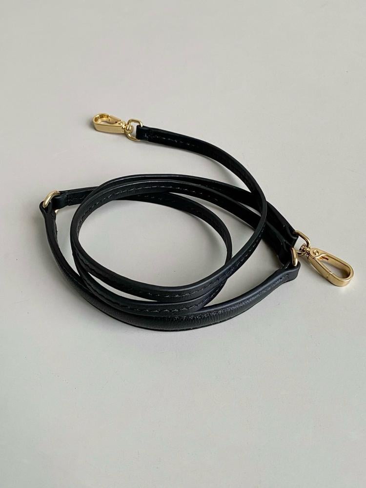 Miu Miu hand bag Wander Black 20 cm حقيية ميو ميو هاند باج واندر اسود