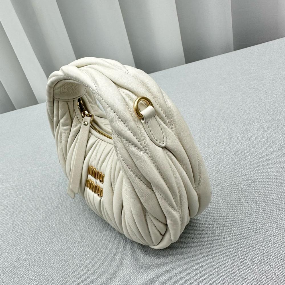 Miu Miu hand bag Wander White 20 cm حقيية ميو ميو هاند باج واندر ابيض