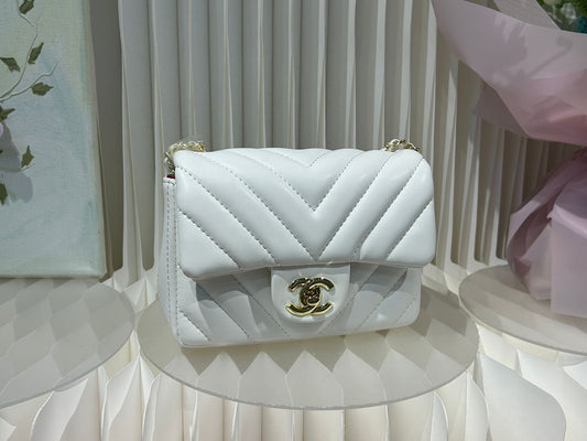 Chanel Hand Bag Mini Square Classic White 19.5cm حقيبة هاند باج ميني سكوير كلاسيك أبيض