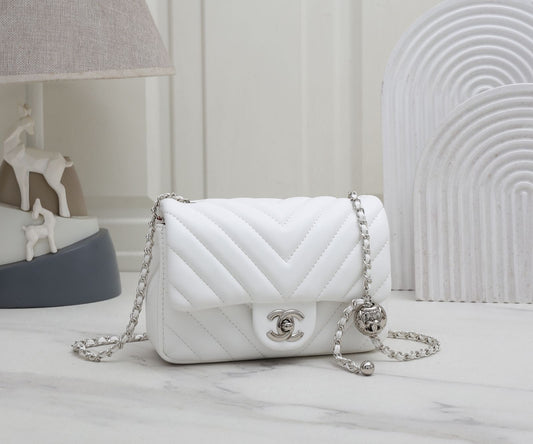 Chanel Hand Bag Mini Square Classic White 19.5cm حقيبة هاند باج ميني سكوير كلاسيك أبيض