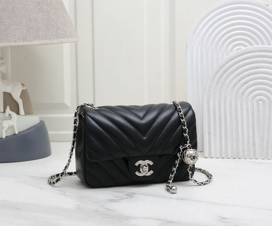 Chanel Hand Bag Mini Square Classic Black 19.5cm حقيبة هاند باج ميني سكوير كلاسيك أسود