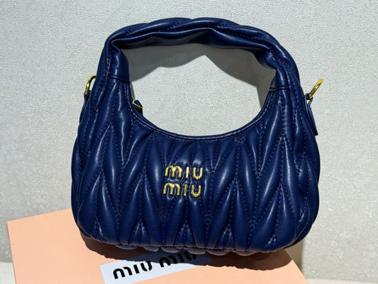 Miu Miu hand bag Wander Blue 20 cm حقيية ميو ميو هاند باج واندر ازرق