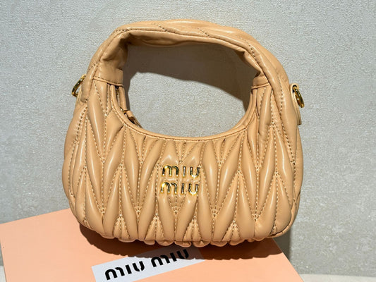 Miu Miu hand bag Wander Beige 20 cm حقيية ميو ميو هاند باج واندر بيج