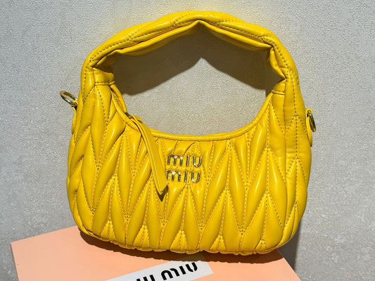 Miu Miu hand bag Wander Yellow 20 cm حقيية ميو ميو هاند باج واندر اصفر