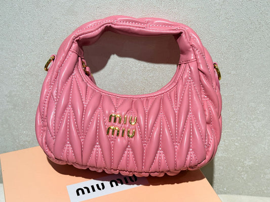 Miu Miu hand bag Wander Pink 20 cm حقيية ميو ميو هاند باج واندر وردي