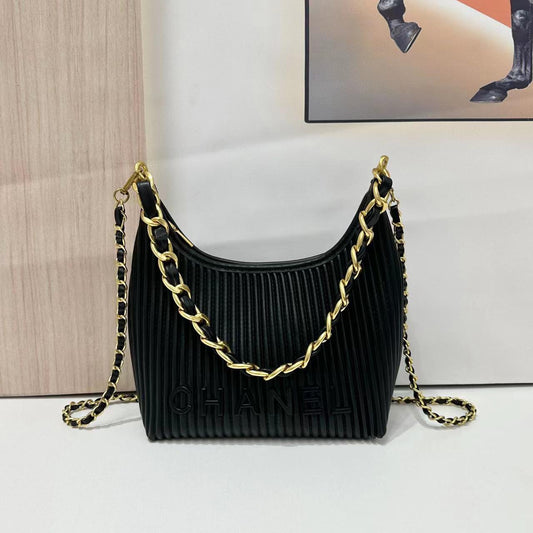 Chanel Hand Bag Black 27 cm حقيبة شانيل هاند باج أسود