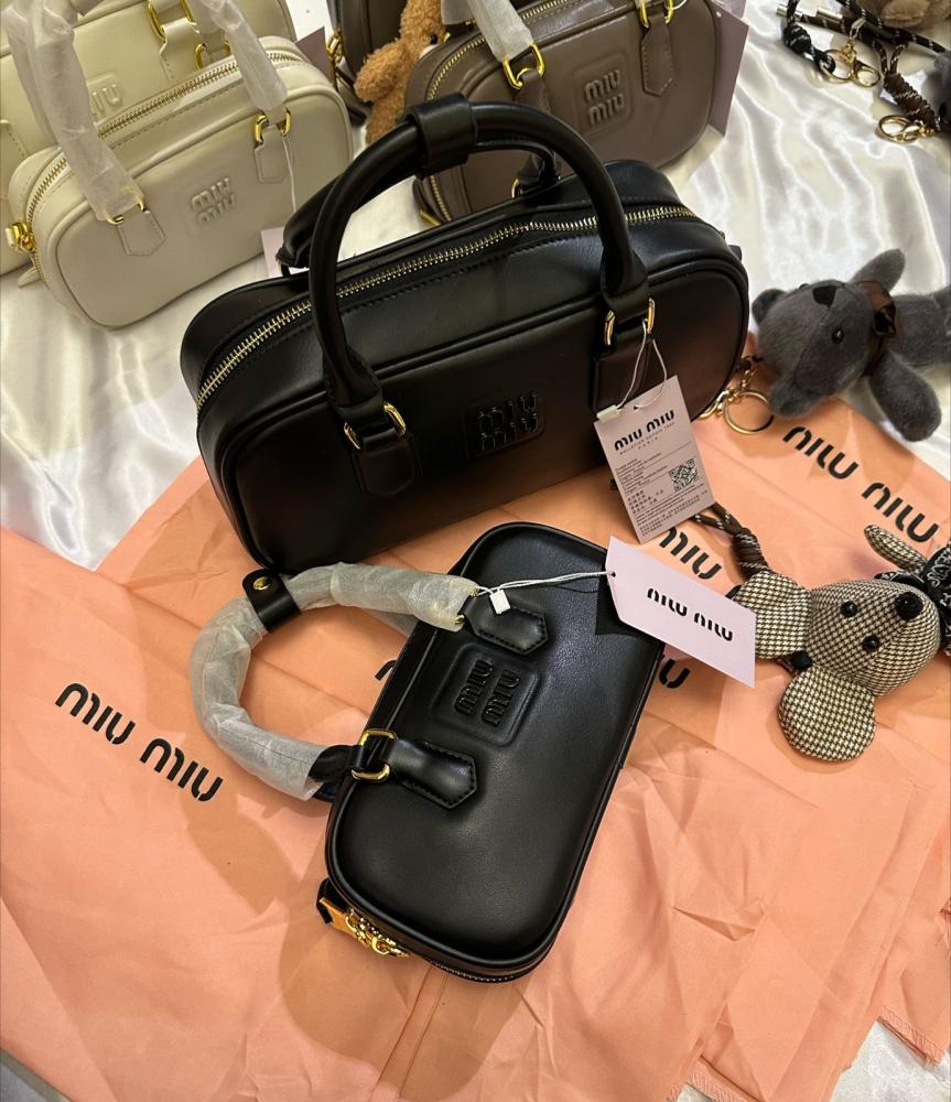 Miu Miu Arcadie leather hand bag Black 22 cm ميو ميو حقيبة جلد اركايدي اسود