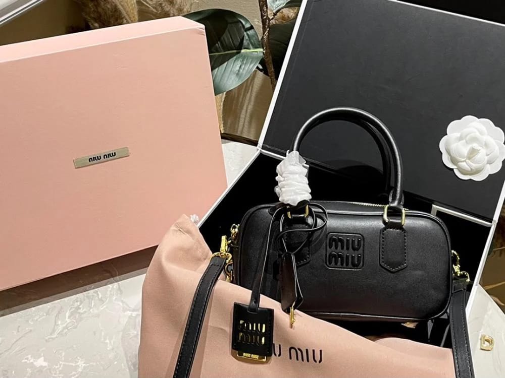 Miu Miu Arcadie leather hand bag Black 22 cm ميو ميو حقيبة جلد اركايدي اسود