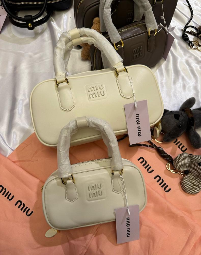Miu Miu Arcadie leather hand bag White 22 cm ميو ميو حقيبة جلد اركايدي ابيض