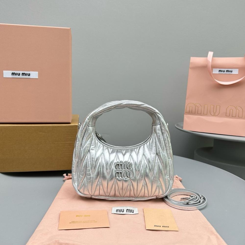 Miu Miu hand bag Wander Silver 20 cm حقيية ميو ميو هاند باج واندر فضي