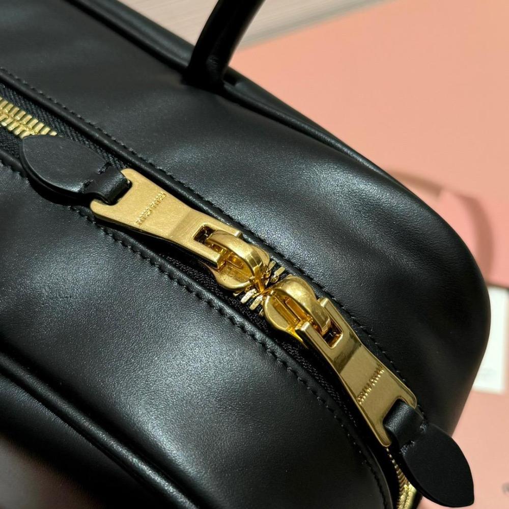 Miu Miu Beau Black ميو ميو باو اسود