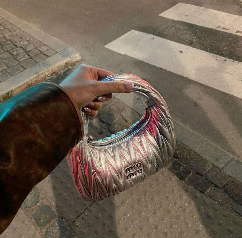 Miu Miu hand bag Wander Silver 20 cm حقيية ميو ميو هاند باج واندر فضي